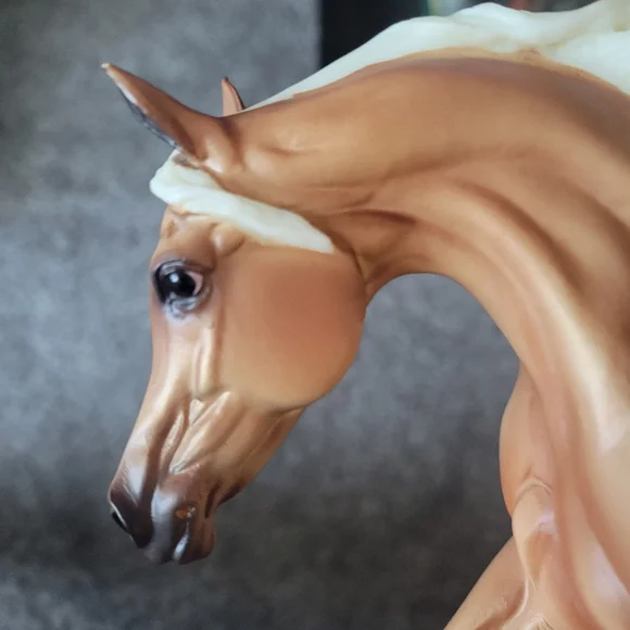 Breyer Model Horse - Picture 3 of 5